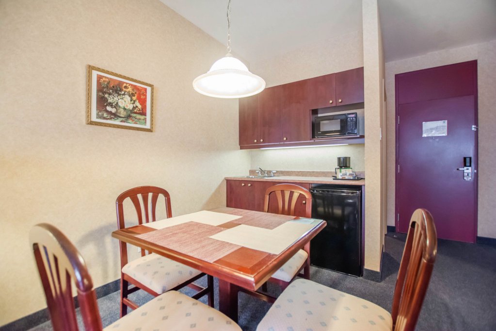 Фото Quality Inn & Suites Brossard