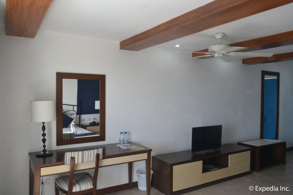 Фото Estancia Resort Hotel