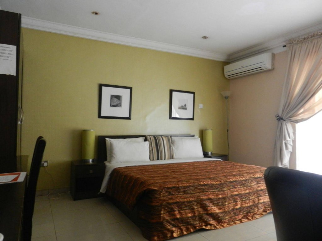 Фото Newland Luxury Apartments
