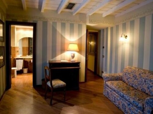 Гостиница Hotel Due Corti в Комо