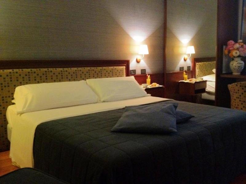 Фото Hotel Montreal