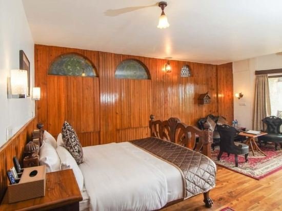 Фото Cochrane Place