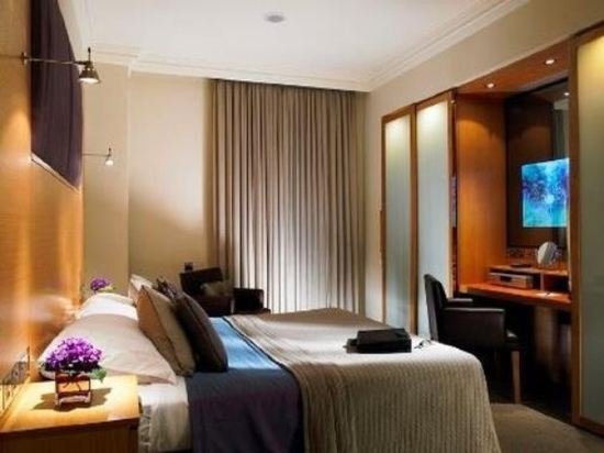 Фото Woodlands Park Hotel