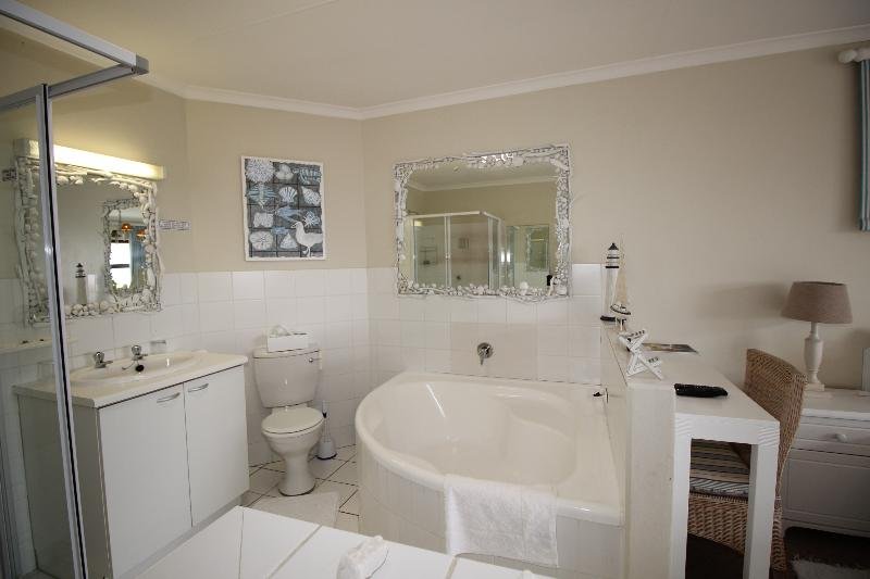 Фото La Boheme Bed and Breakfast