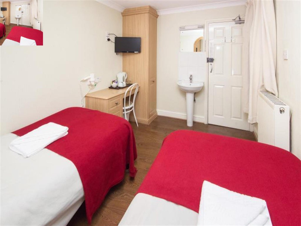 Фото The Fairway Hotel