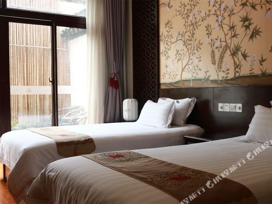 Фото Graceland Garden Court Hotel