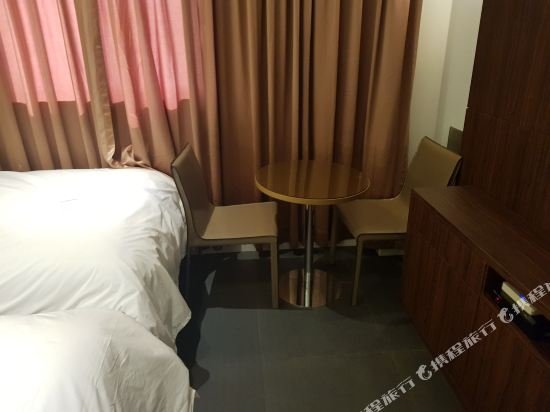 Фото The California Hotel