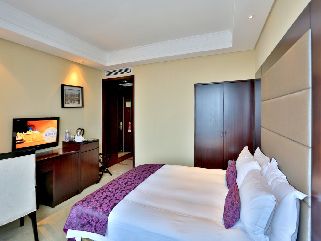 Фото Yimei Plaza Hotel