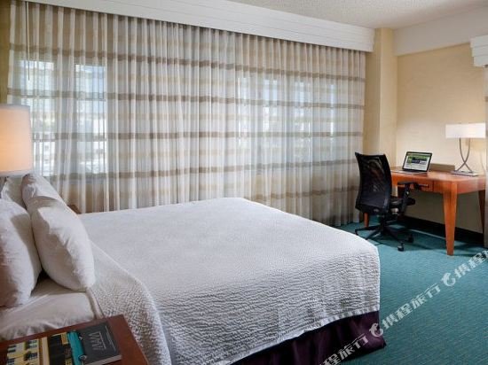 Фото Courtyard by Marriott Miami Beach South Beach