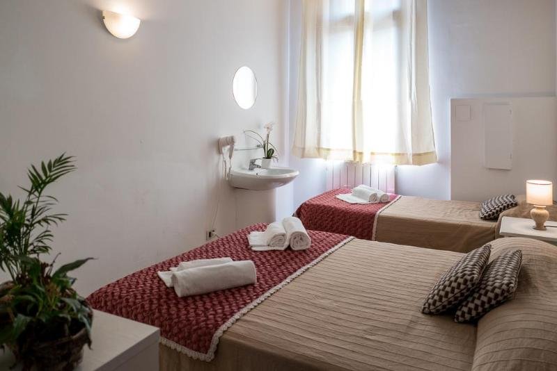 Фото Backpackers House Venice - Hostel