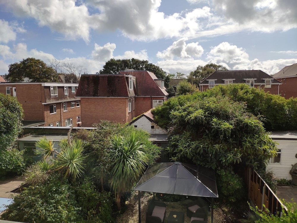 Фото The Ravensbourne Hotel