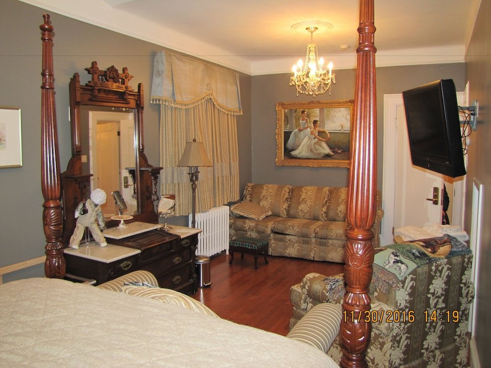 Фото Monroe House Executive Suites