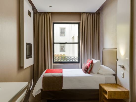 Фото Protea Hotel Cape Town Waterfront Breakwater Lodge