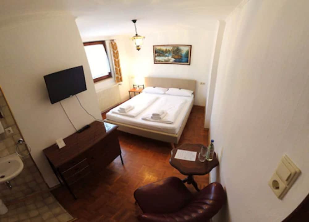 Фото Hotel Schwarzer Adler