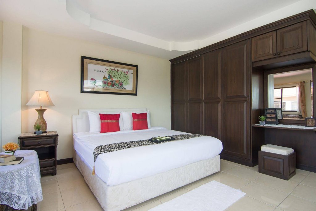 Фото Happys Guesthouse Pattaya