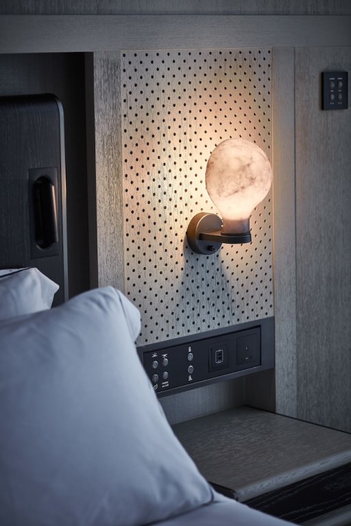 Фото The Emperor Hotel