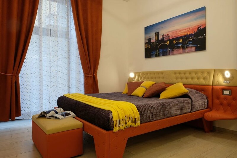 Гостиница LeNotti Sleep and More в Вероне
