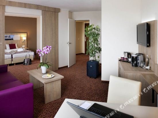 Фото Mercure Hotel Hamburg am Volkspark