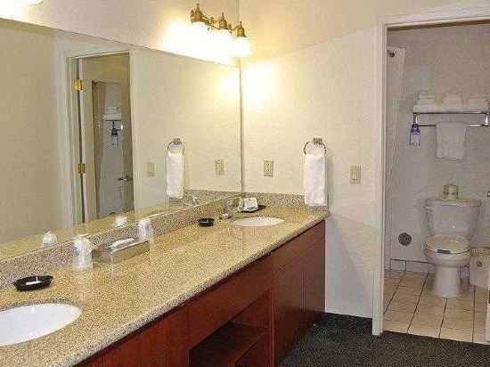 Фото Best Western Town & Country Lodge