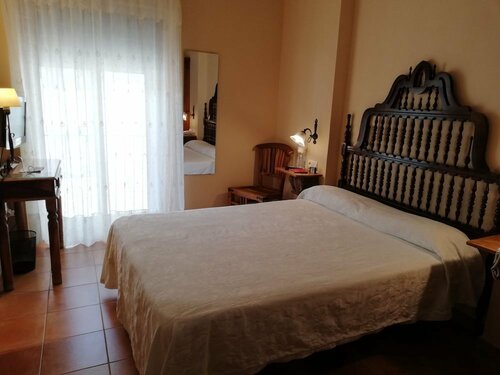 Гостиница Don Carlos Cáceres в Касересе