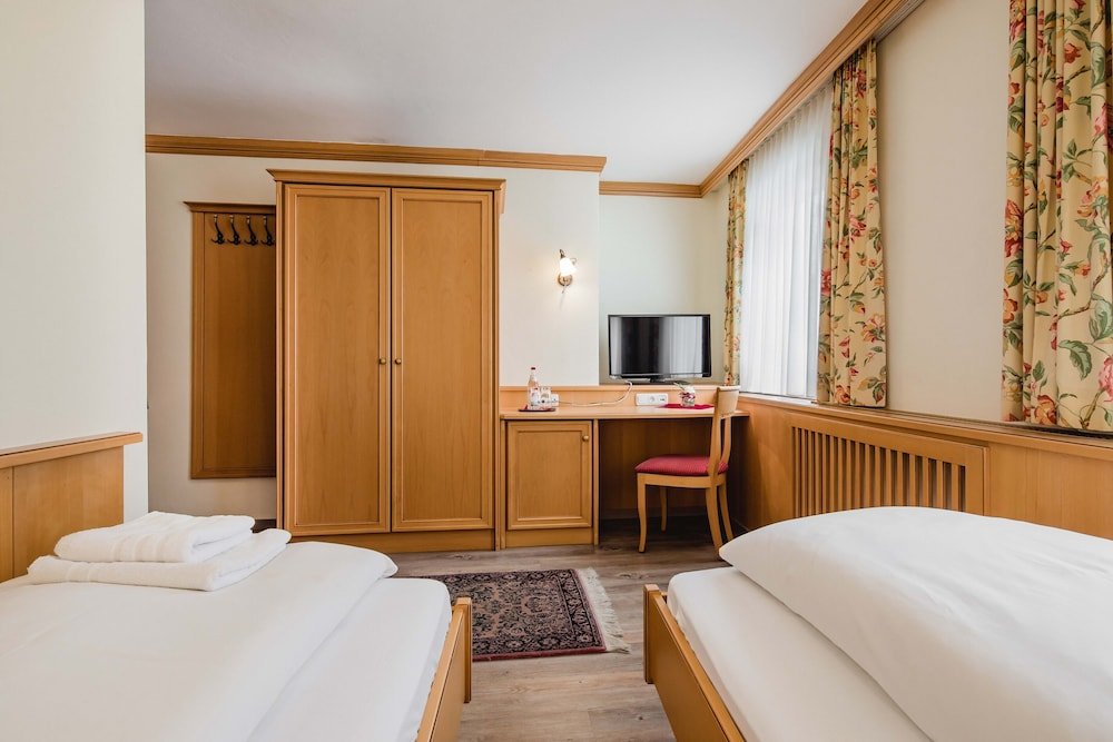 Фото Hotel Bayerischer Löwe