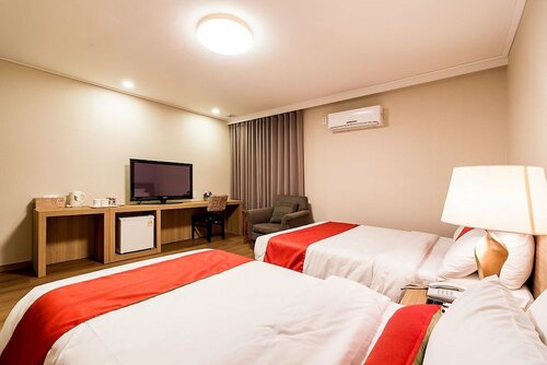 Гостиница Korea Tourist Hotel в Сувоне