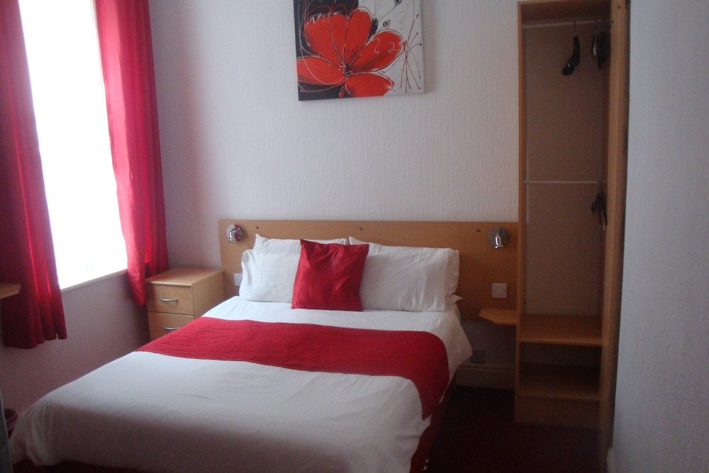 Фото Sandhurst Hotel