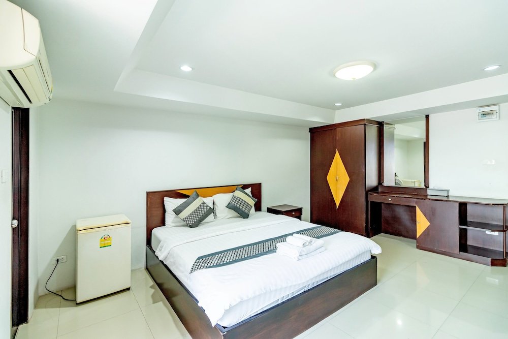 Фото Riski Residence Charoen Krung