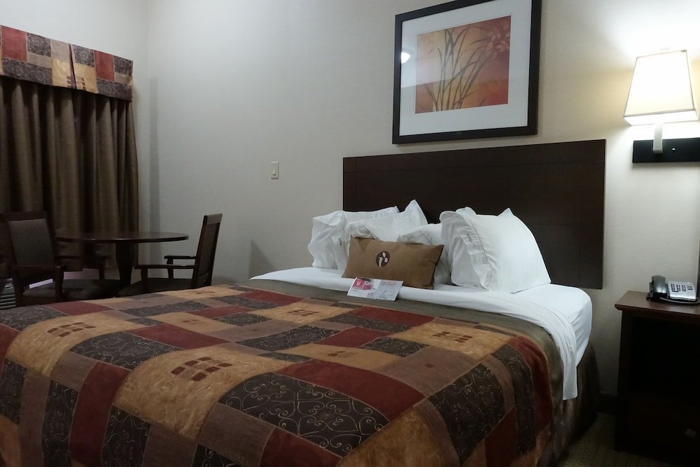 Фото Ramada by Wyndham Weyburn