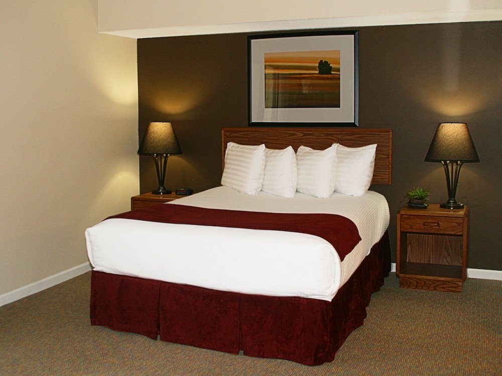 Фото Sterling Hotel and Suites