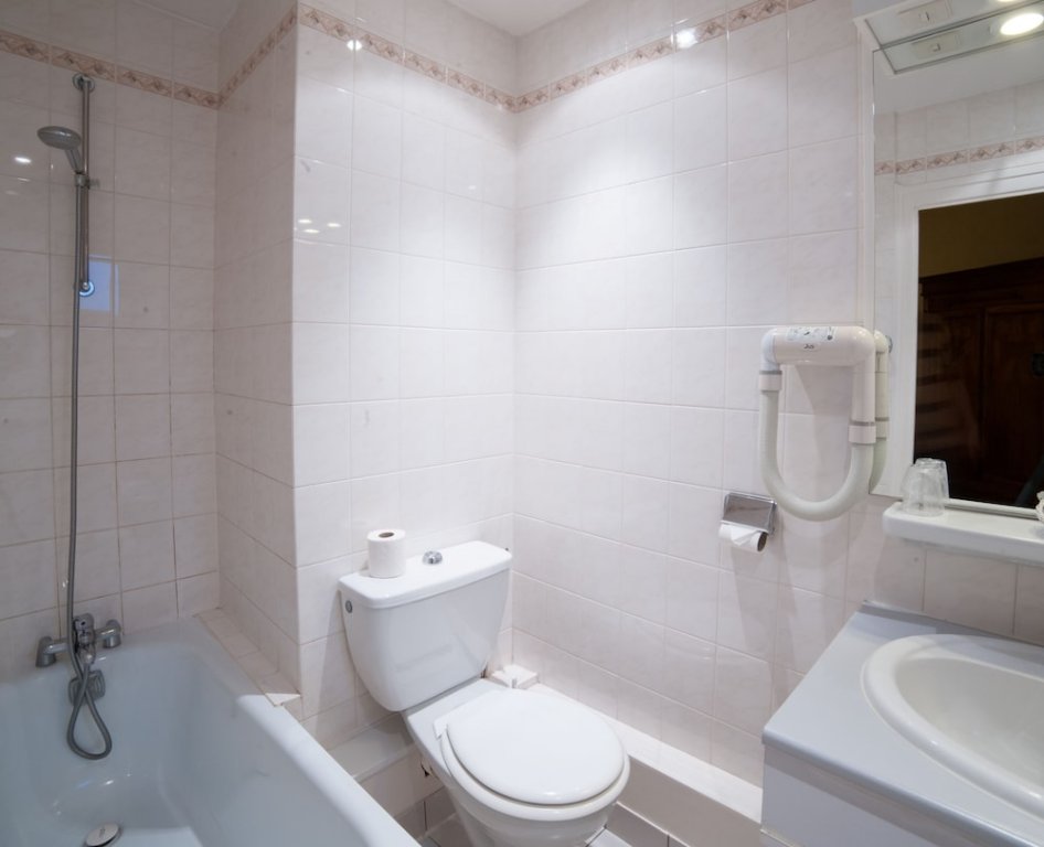 Фото Hôtel Les Tilleuls, Bourges