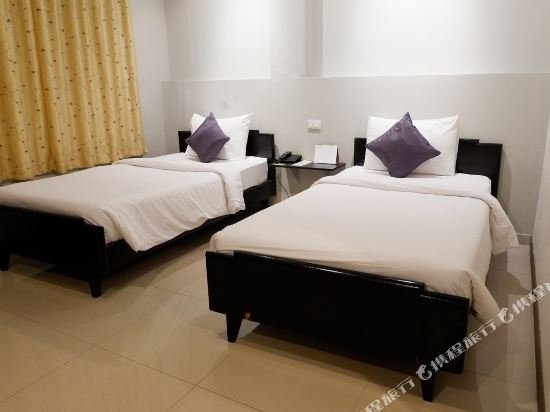 Фото Reno Hotel Bangkok