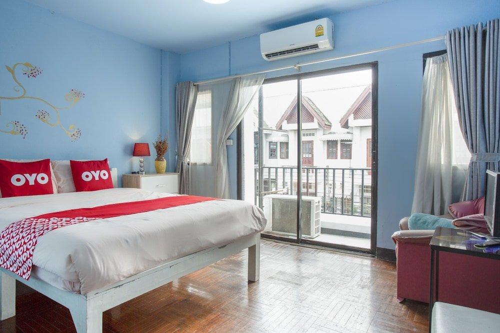 Фото Oyo 75303 V Home Guesthouse Sunday Night Market