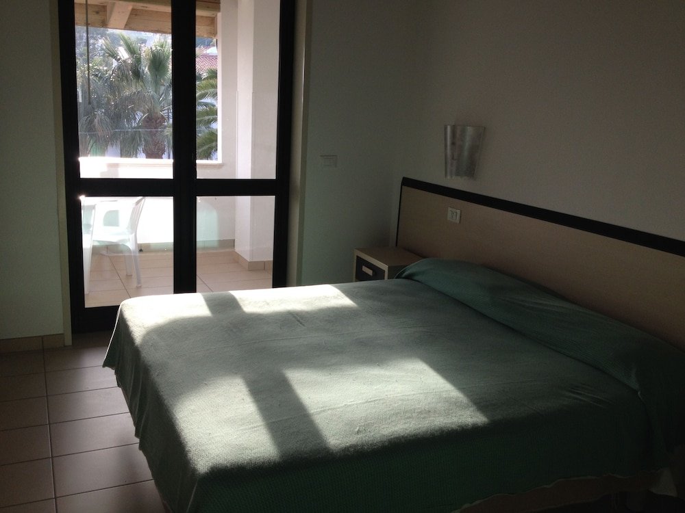 Фото Hotel Calabrisella