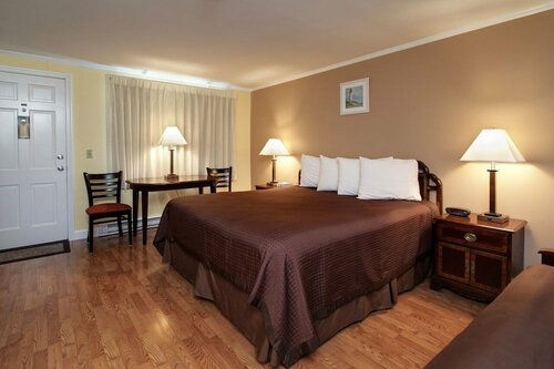 Гостиница Cape Cod Harbor House Inn в Гианнисе