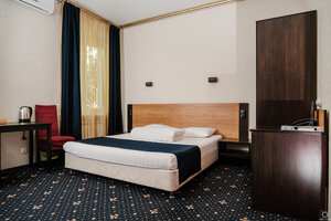 DeLuxe na R.Fahretdina (Almetyevsk, ulitsa Rizy Fakhretdina, 32), hotel