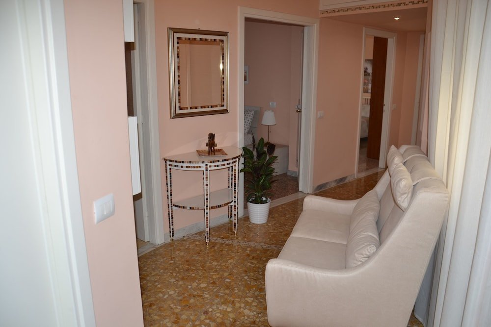 Фото Guglielmo Marconi House