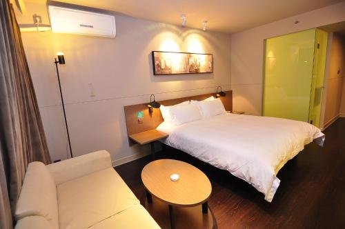 Фото Jinjiang Inn Kunming Beijing Road Chuanxin Gulou Subway Station Branch