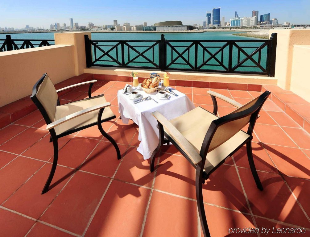 Фото Novotel Bahrain Al Dana Resort