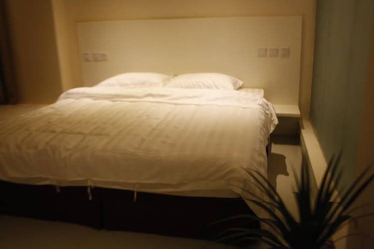 Фото Lhasa Honey Bee Hub