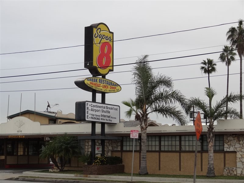 Фото Skyways Hotel