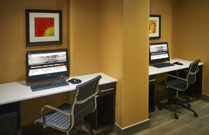 Гостиница Holiday Inn Express Toronto - North York