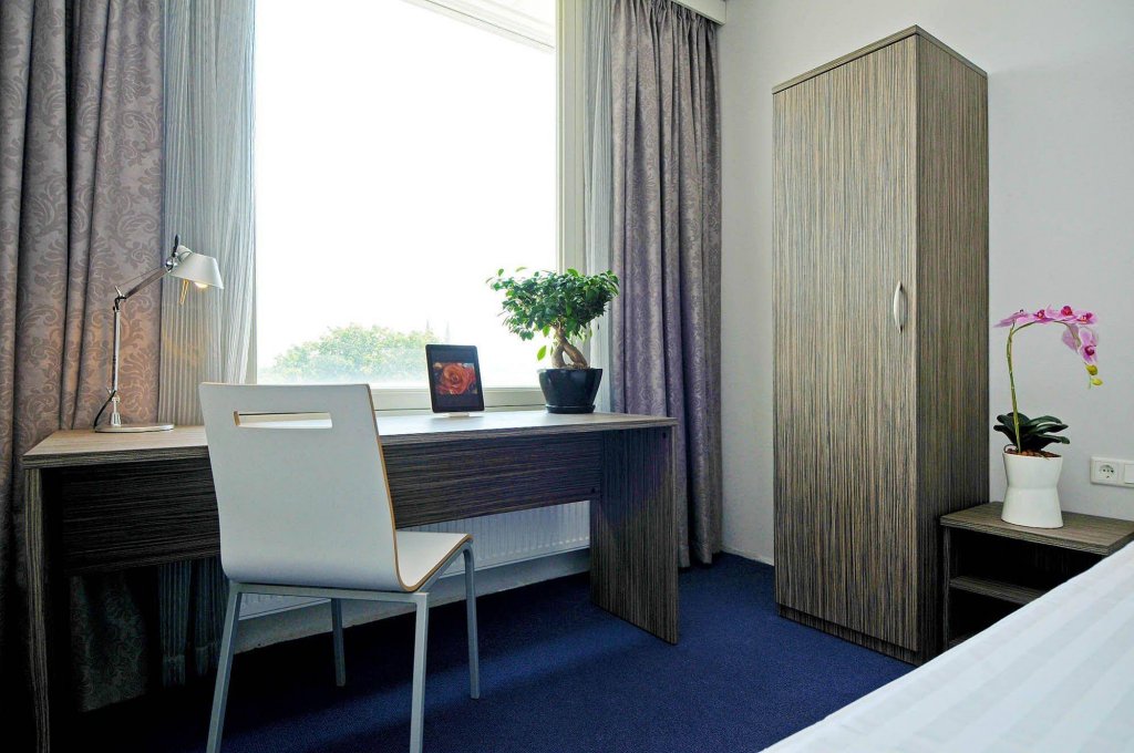 Фото Court Garden Hotel