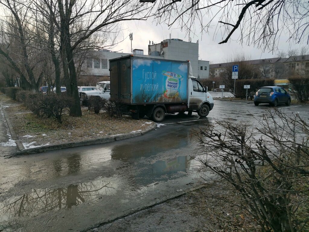 Автомобильная парковка Автомобильная парковка, Тюмень, фото
