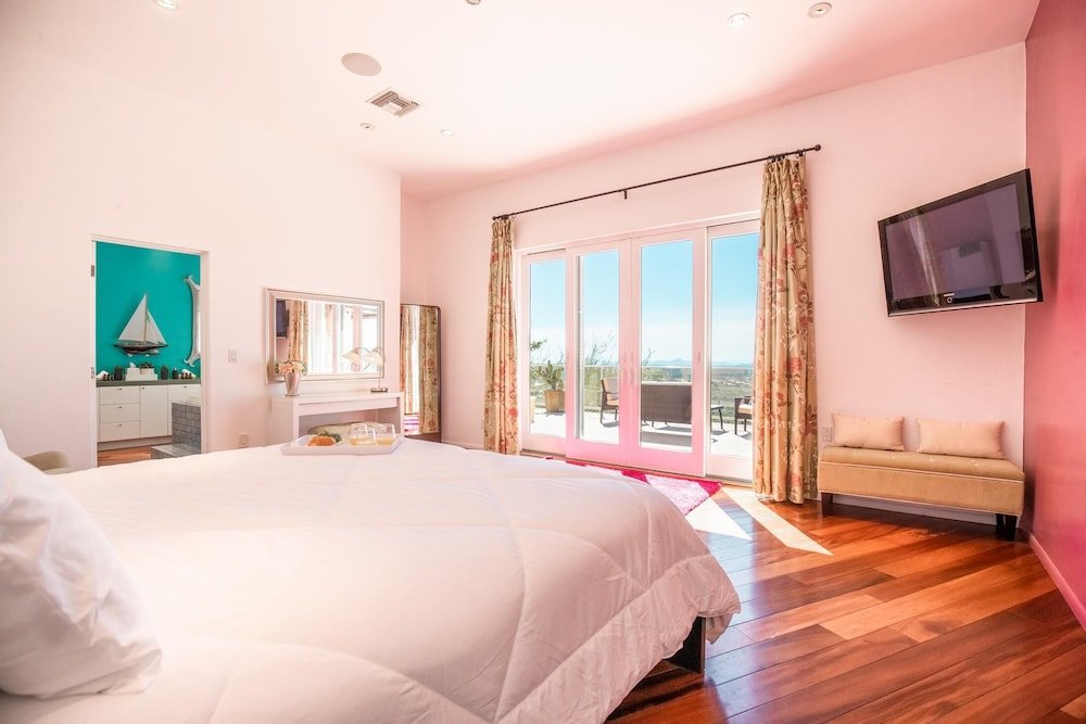 Фото Vista Verde by AvantStay Desert Villa w Tennis Court, Pool, Firepit