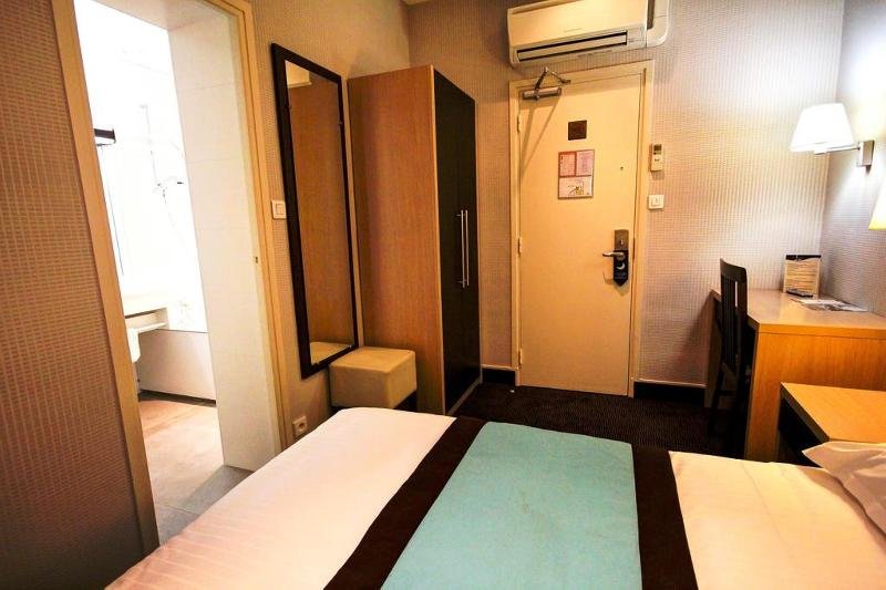 Фото Hotel Des Trois Gares