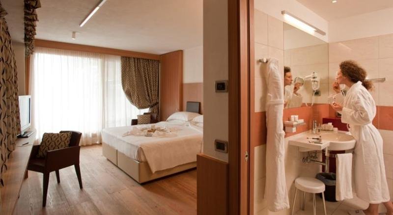 Фото Hotel Alaska Cortina