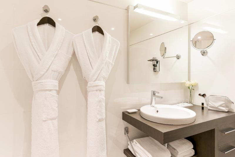 Фото Hotel Croisette Beach Cannes-MGallery