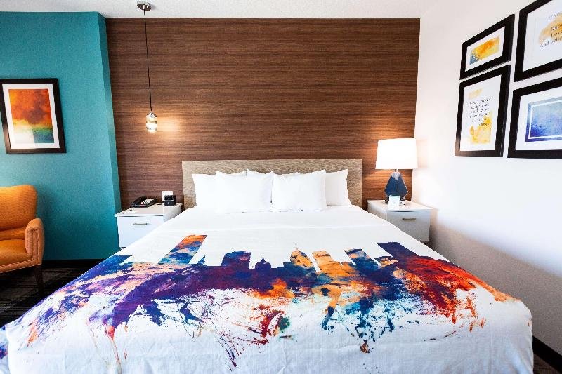 Фото La Quinta Inn & Suites by Wyndham Oklahoma City Airport