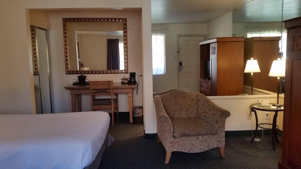 Фото Legacy Resort Hotel & SPA